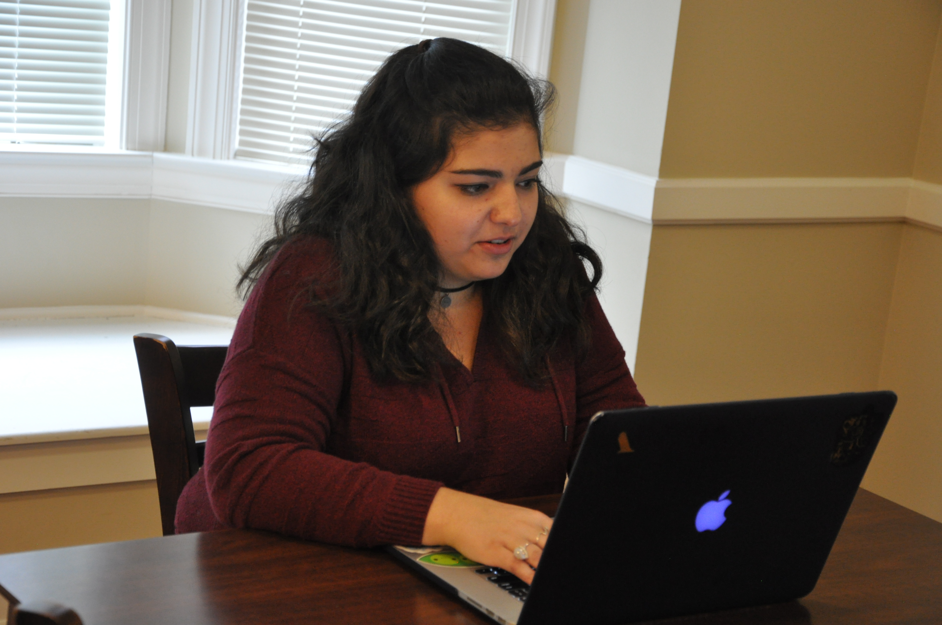 Photo of Elon student Alexis Mahshigian